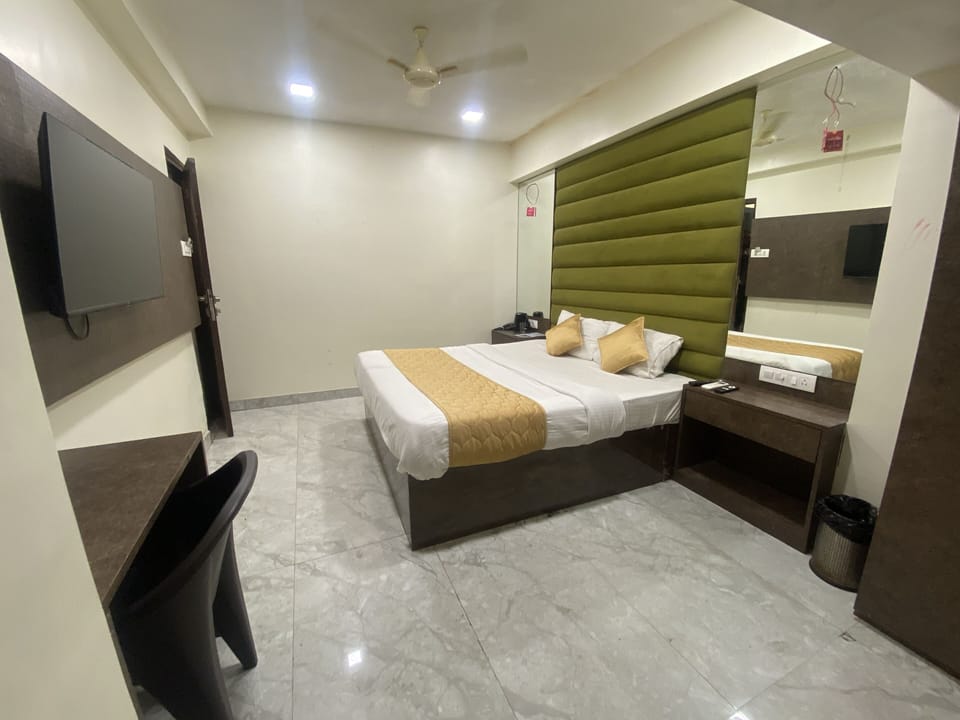 Deluxe Double Room | Desk, laptop workspace, free WiFi