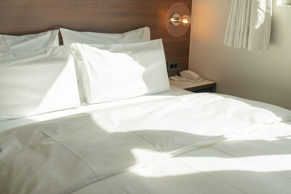 2PC Station | Premium bedding, blackout drapes, soundproofing, free WiFi