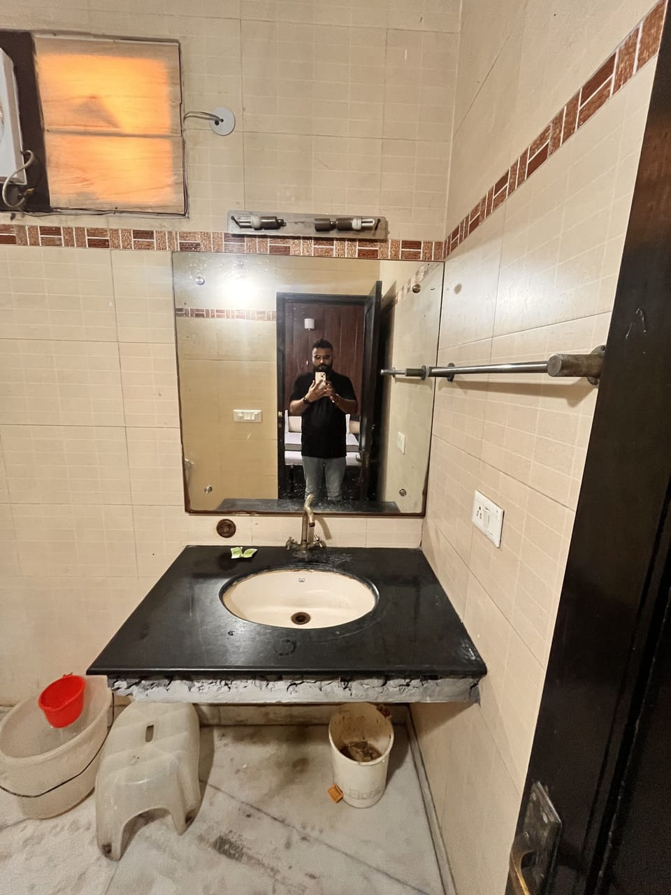 Deluxe Double Room | Bathroom | Free toiletries, towels, soap