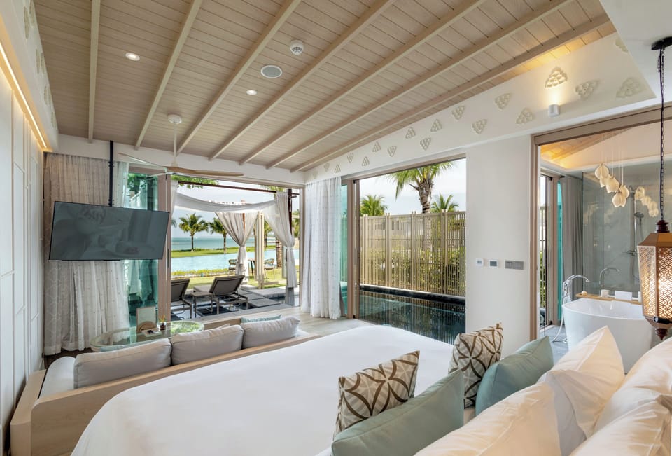 Seafront Pool Villa In Love Adult Only | Minibar, desk, soundproofing, WiFi (free)