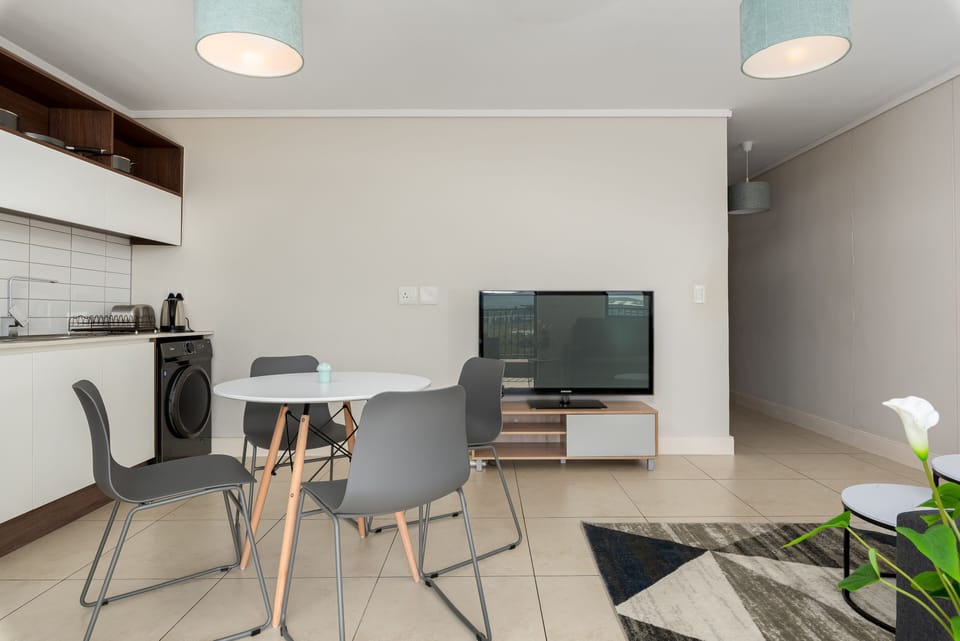Classic Apartment | In-room dining