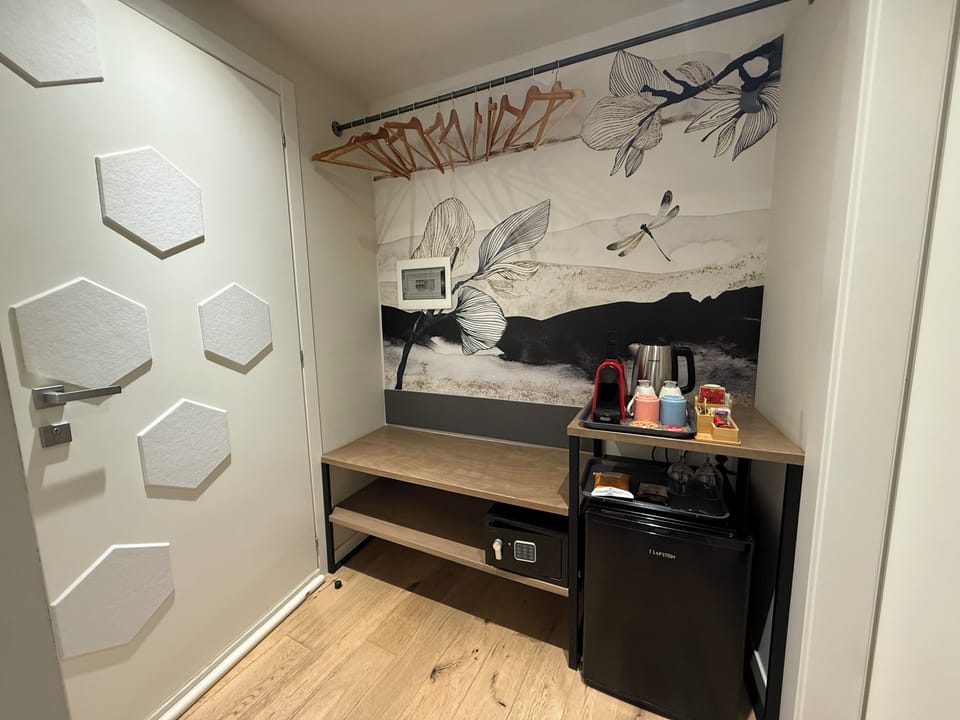 Superior Townhome | Wardrobe