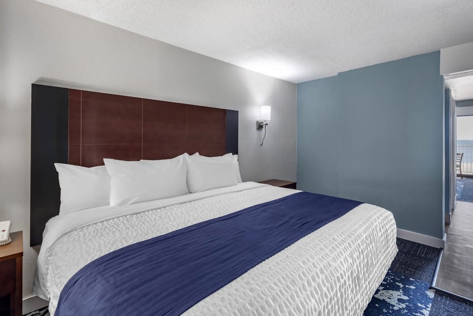 1 bedroom, in-room safe, blackout drapes, WiFi (free)