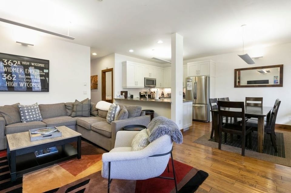 Condo, 2 Bedrooms | Living area | Smart TV