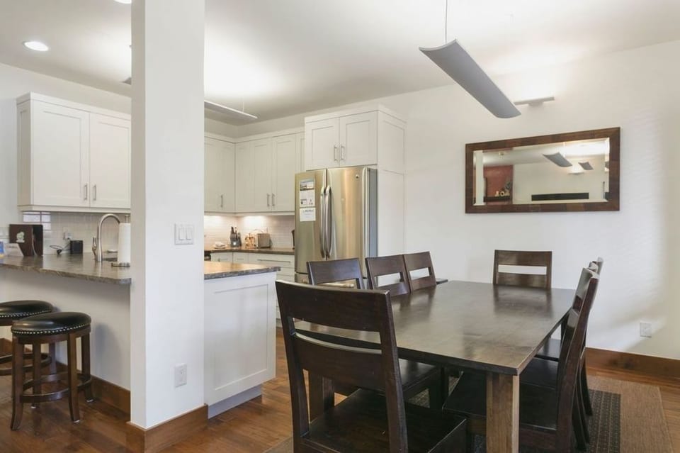 Condo, 2 Bedrooms | Dining