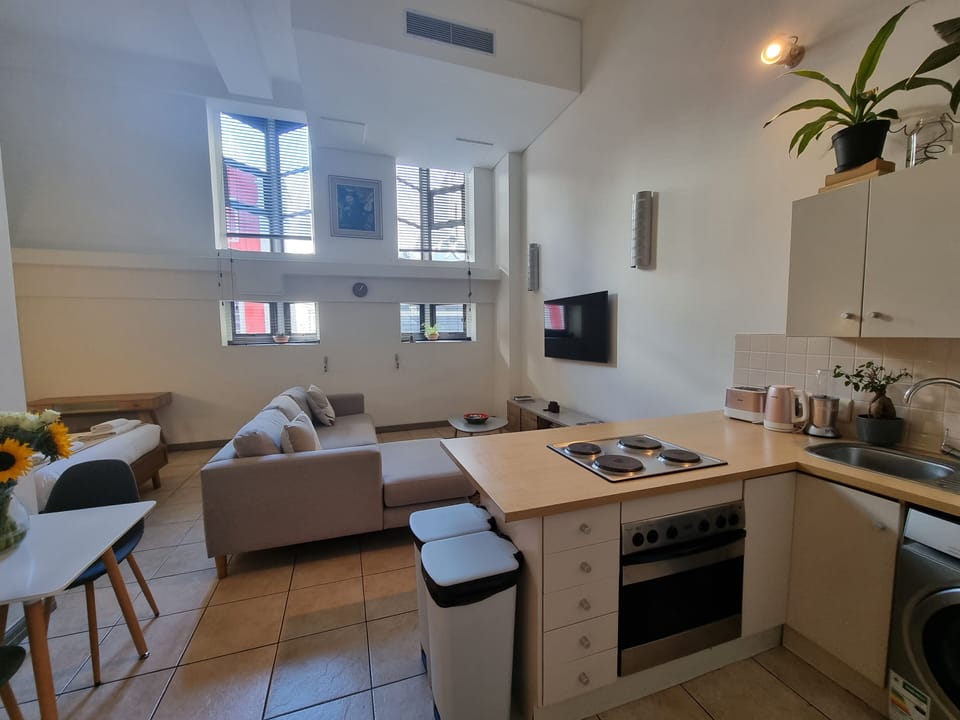 Apartment (1 Bedroom) | Private kitchen | Full-size fridge, microwave, oven, toaster