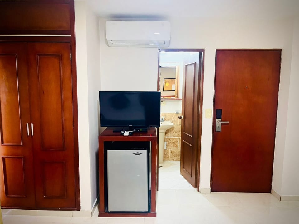 Family Quadruple Room | Minibar, desk, free WiFi, bed sheets