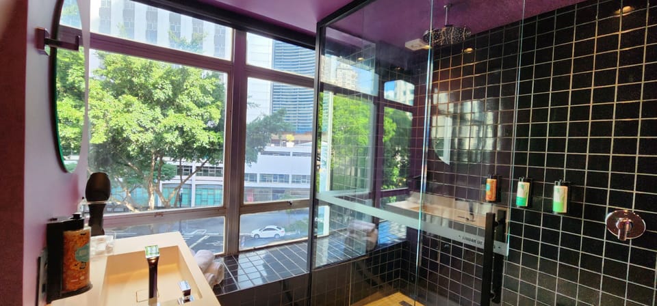 Deluxe Room | Premium bedding, pillowtop beds, minibar, blackout drapes