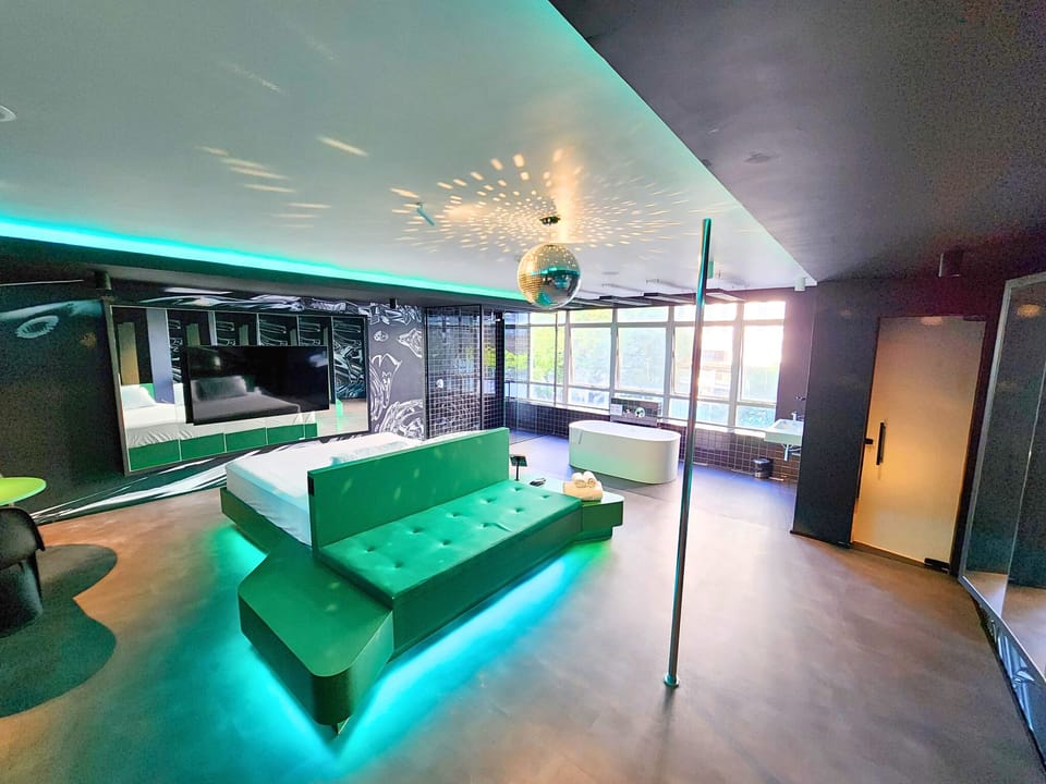 Premium Room | Premium bedding, pillowtop beds, minibar, blackout drapes