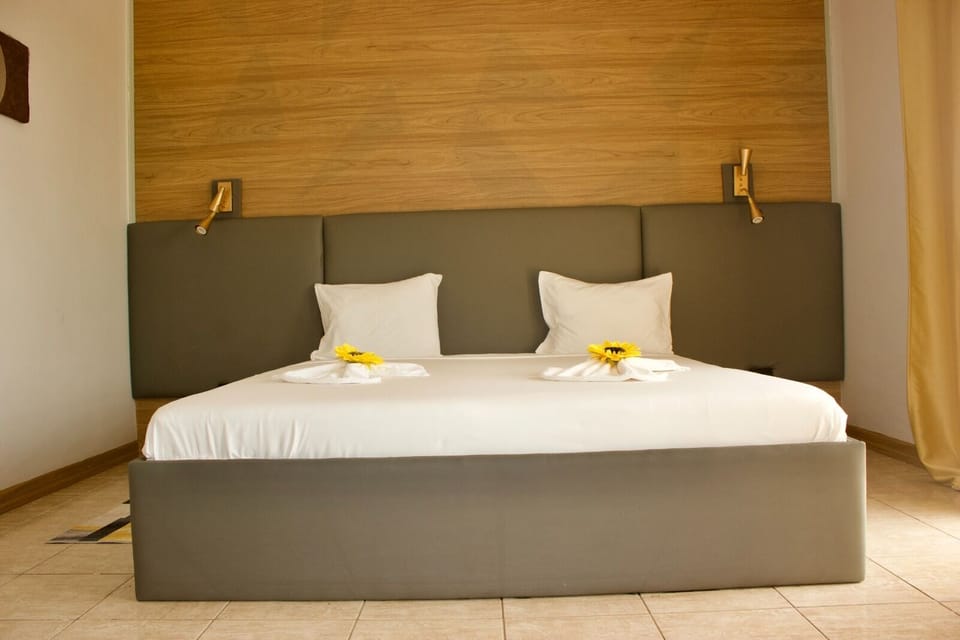 Panoramic Room | Desk, blackout drapes, soundproofing, iron/ironing board (on request)