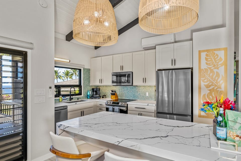 Luxury Apartment | Private kitchen | Full-size fridge, microwave, oven, stovetop