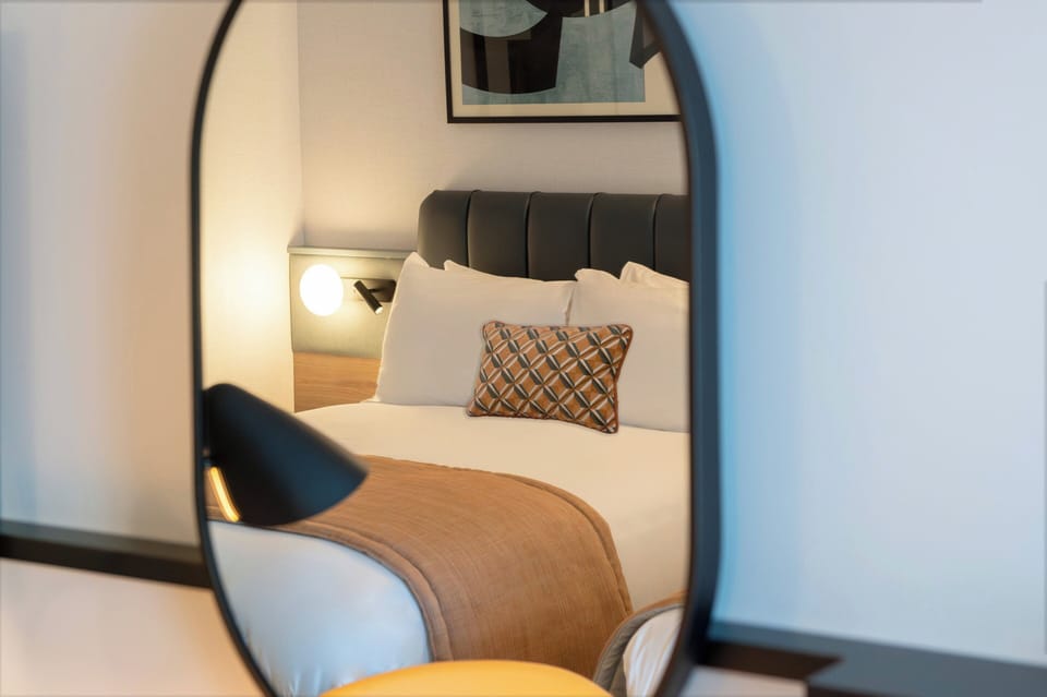 Hypo-allergenic bedding, in-room safe, desk, laptop workspace