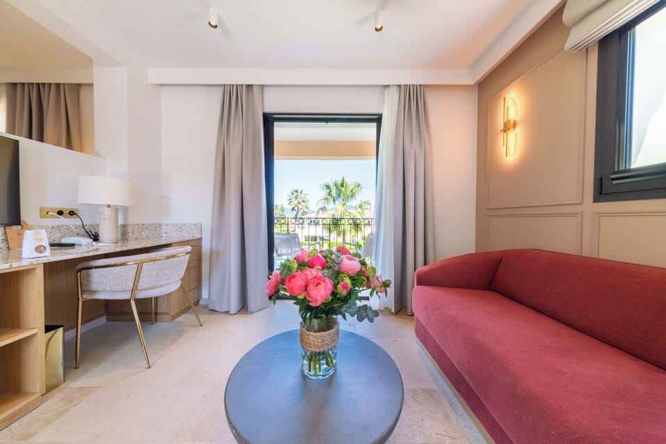 Deluxe Suite | Living area | Flat-screen TV
