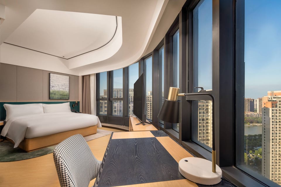 Premium Room, 1 King Bed | Premium bedding, down comforters, minibar (free items), in-room safe