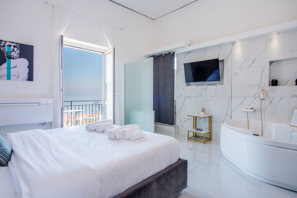 Superior Suite, Jetted Tub, Sea View | Frette Italian sheets, premium bedding, individually decorated