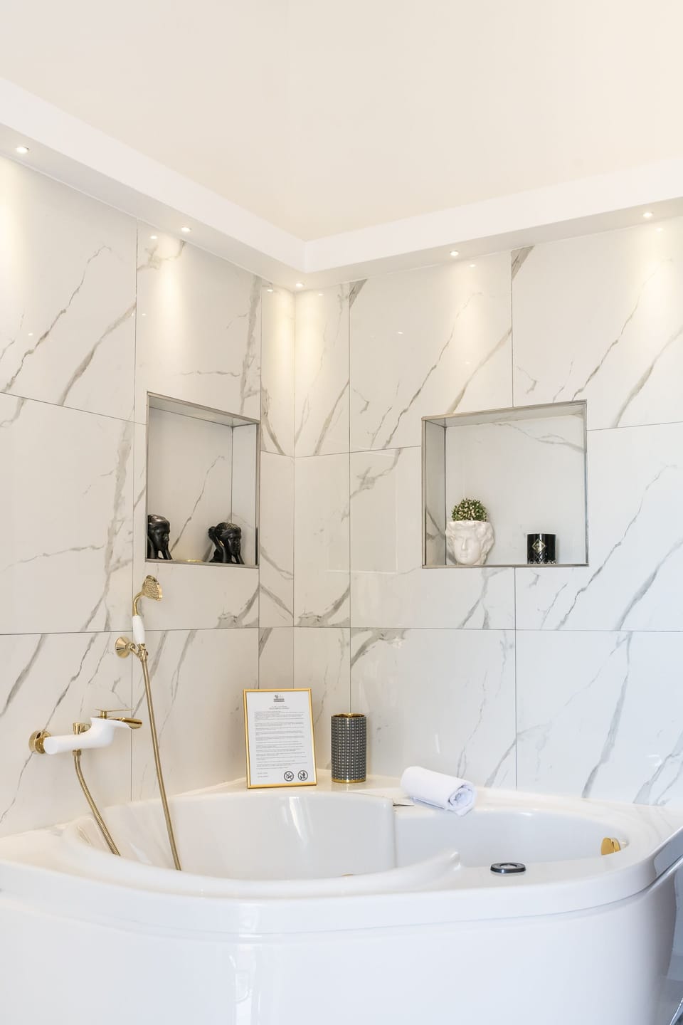 Superior Suite, Jetted Tub, Sea View | Private spa tub