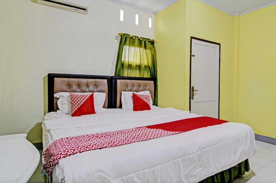 Deluxe Double Room | Laptop workspace, free WiFi, bed sheets