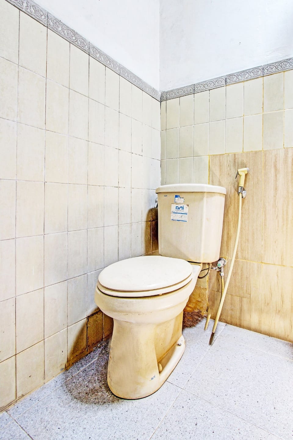 Economy Double Room | Bathroom | Shower, towels, toilet paper