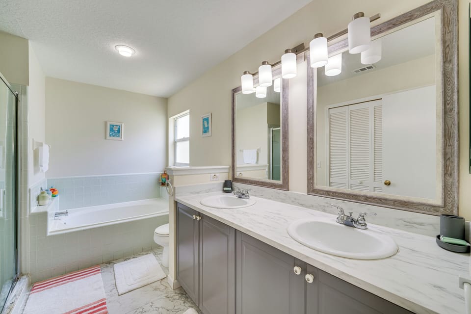 Private Pool Retreat, 6 Mi to Disney World Cottage in Kissimmee