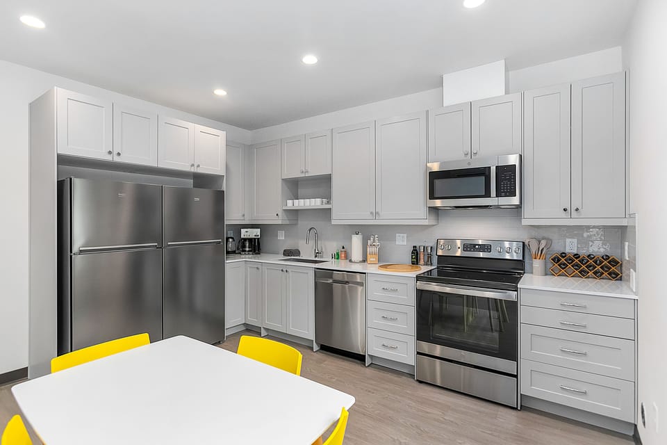 Classic Studio | Shared kitchen | Fridge, microwave, oven, stovetop