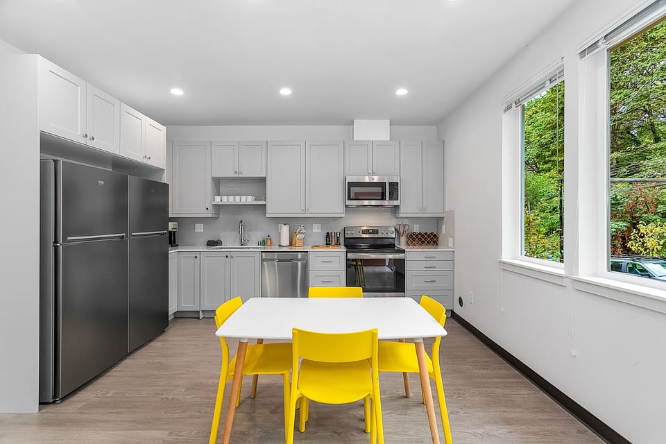 Classic Studio | Shared kitchen | Mini-fridge, microwave, oven, stovetop