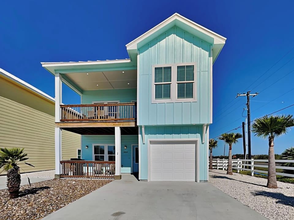 Studio (3 Bedrooms) | Front of property