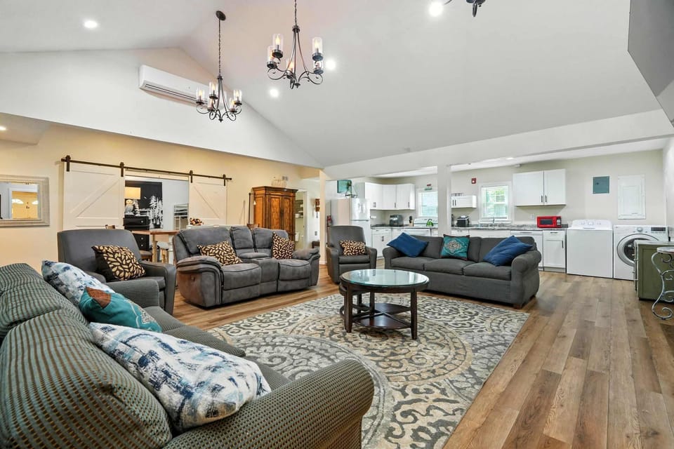 Family Cabin, 4 Bedrooms, Kitchen, Resort View | Individually decorated, individually furnished, blackout drapes