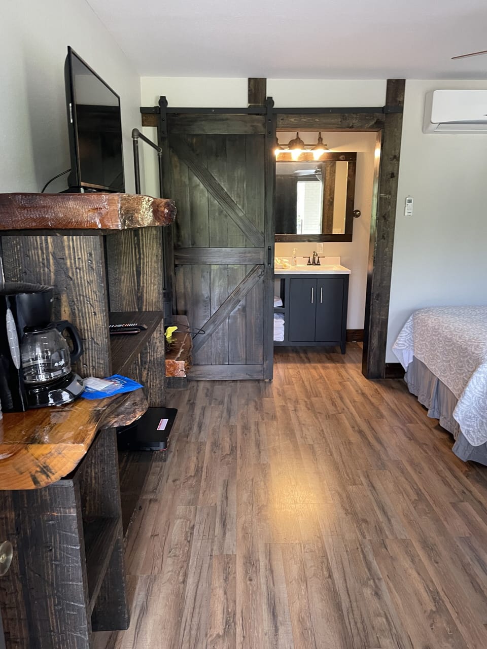 Signature Room | Individually decorated, bed sheets