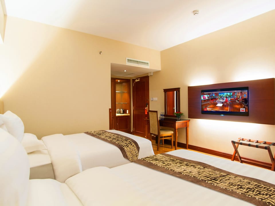 1 bedroom, premium bedding, minibar, in-room safe
