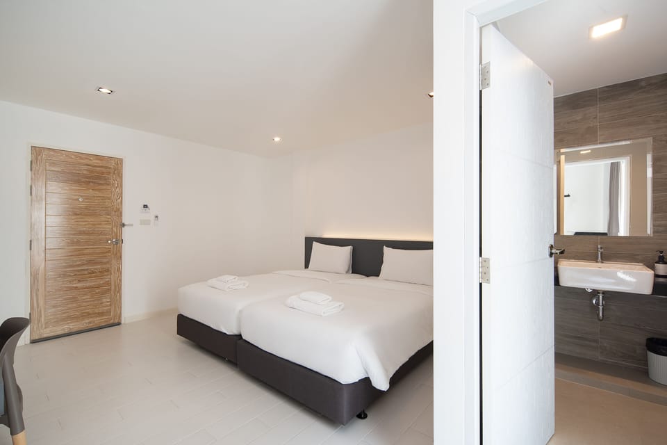 Superior Twin Room | Desk, soundproofing, free WiFi