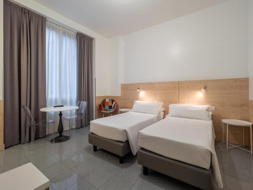 Classic Suite | 1 bedroom, minibar, in-room safe, laptop workspace