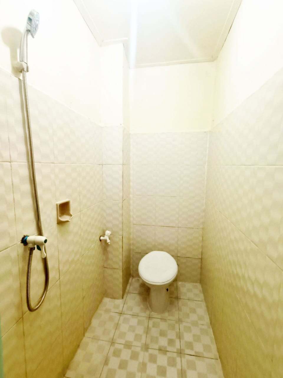 Standard Room | Bathroom | Shower, rainfall showerhead, slippers, bidet