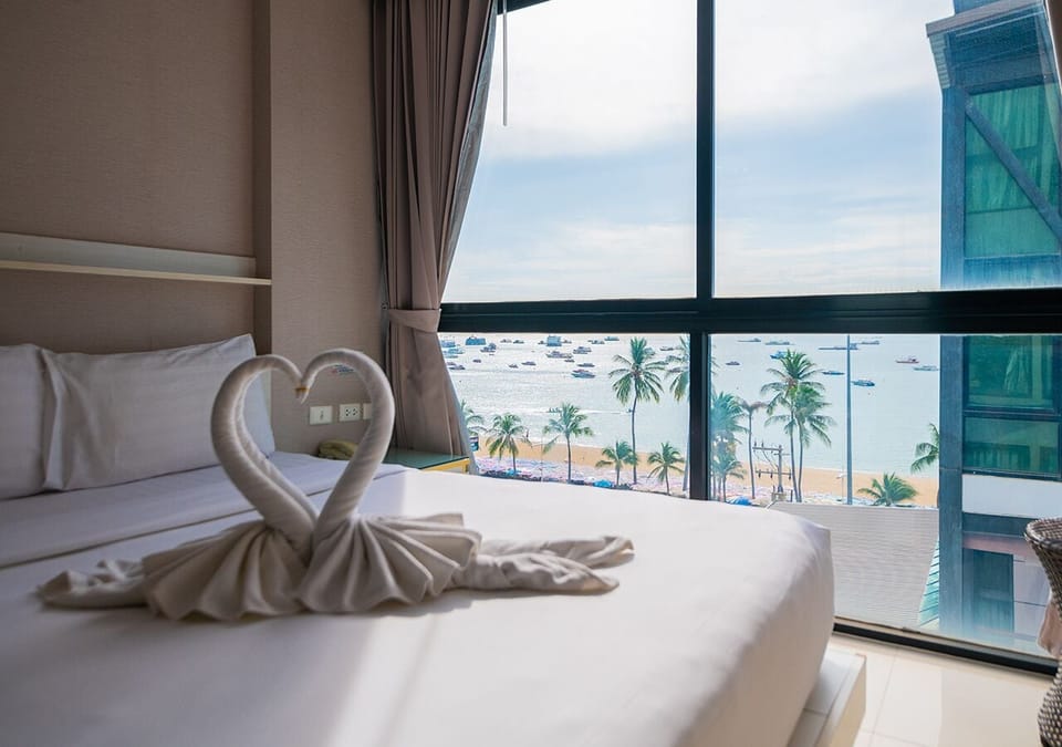 Standard Room, Sea View | In-room safe, desk, free WiFi