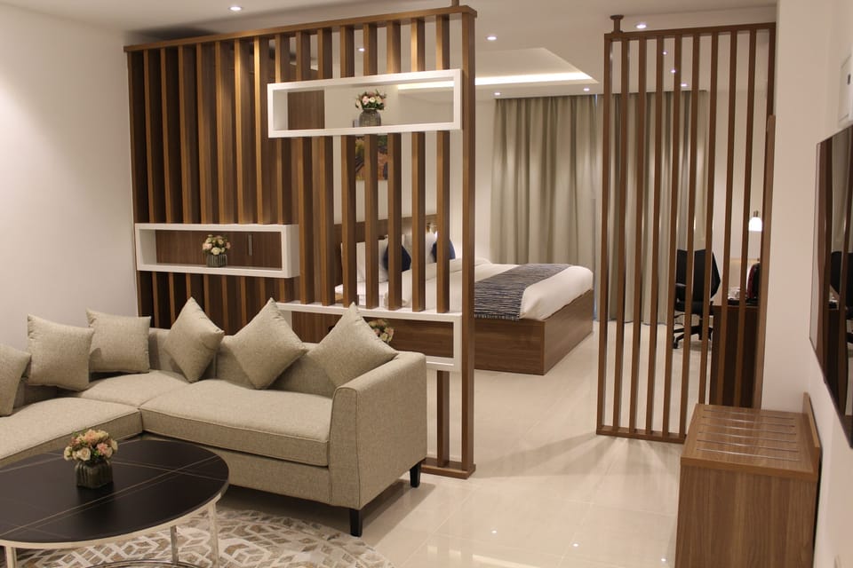 Executive Studio Suite | Egyptian cotton sheets, premium bedding, down comforters