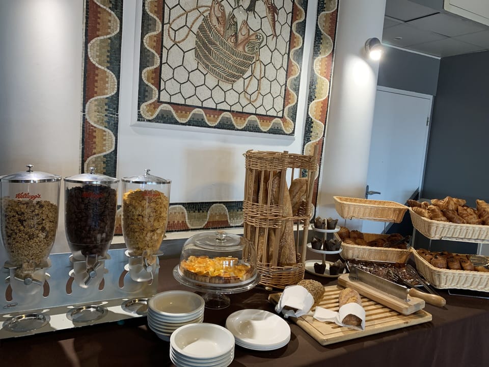 Daily buffet breakfast for a fee