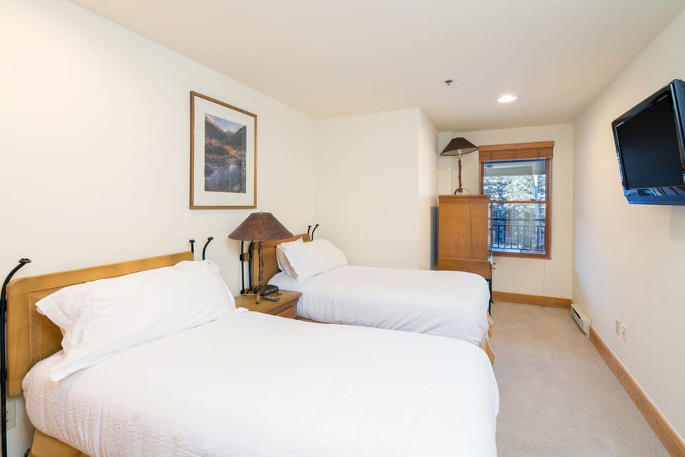 Condo, 1 Bedroom | 1 bedroom, iron/ironing board, WiFi (free)