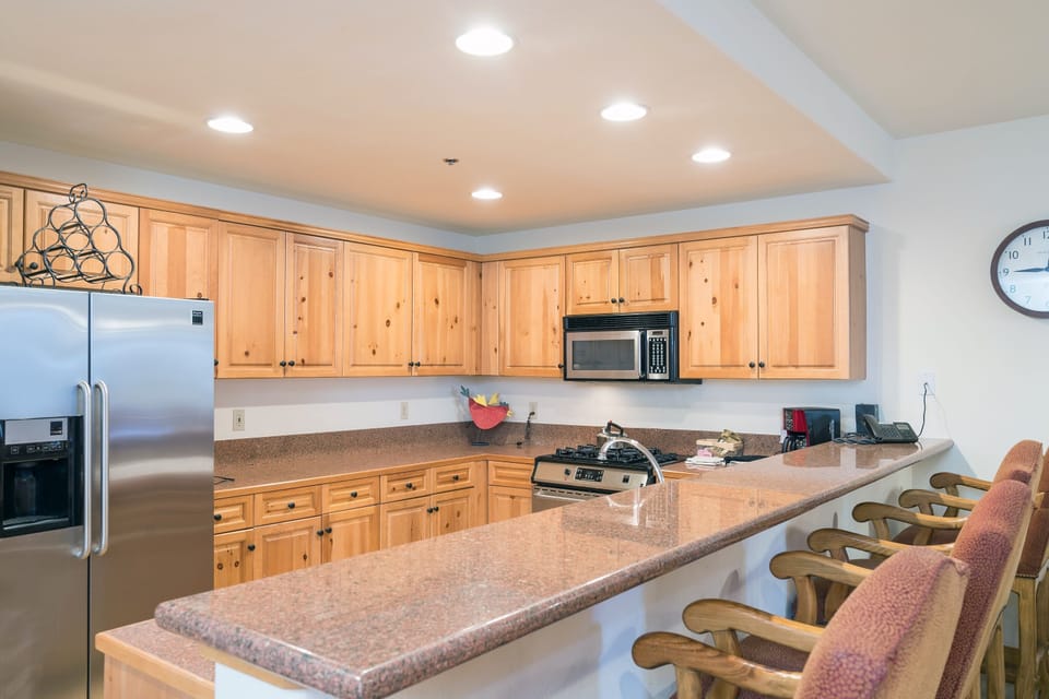 Condo, 1 Bedroom | Private kitchen | Coffee/tea maker, fridge, oven