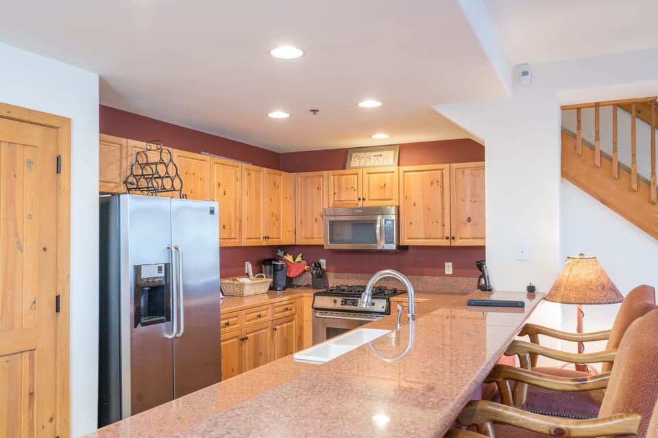 Condo, 4 Bedrooms | Private kitchen | Coffee/tea maker, fridge, oven