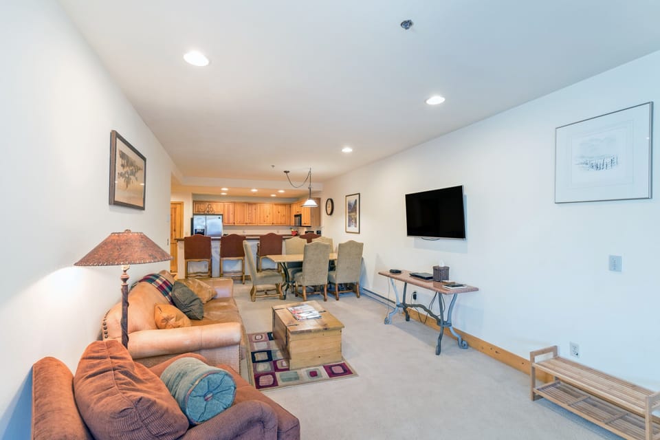 Condo, 2 Bedrooms | Living area