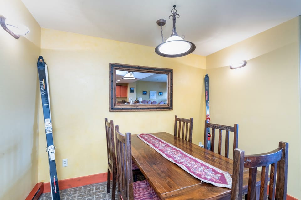 Condo, 2 Bedrooms | Dining