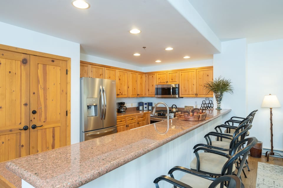 Condo, 3 Bedrooms | Private kitchen | Coffee/tea maker, fridge, oven