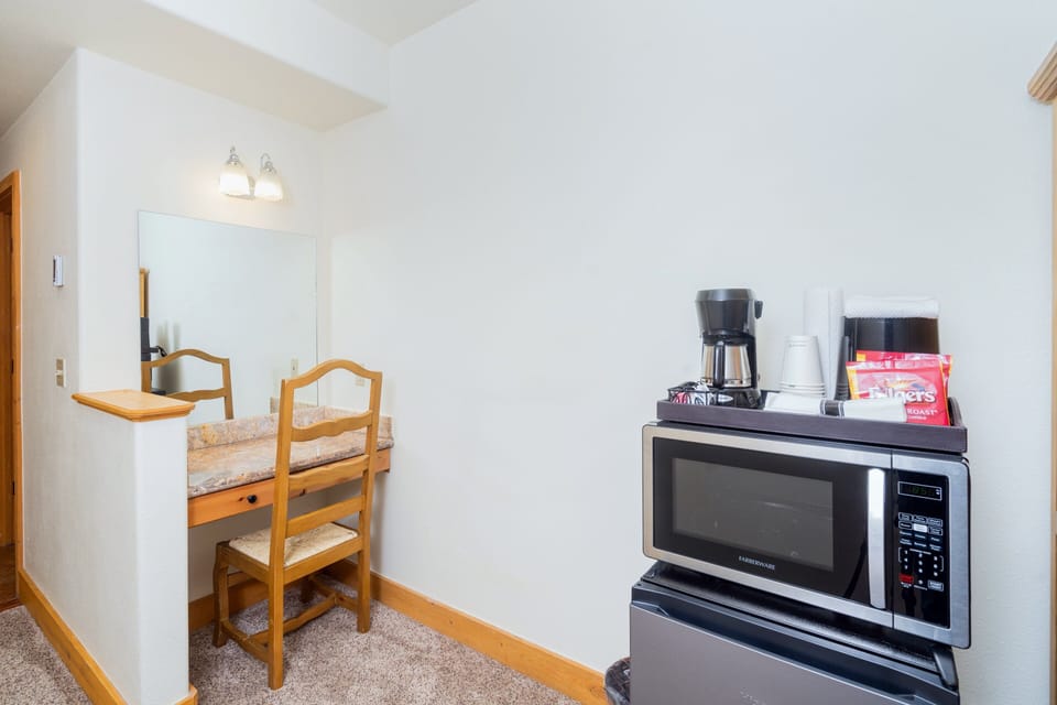 Condo, 3 Bedrooms | Interior