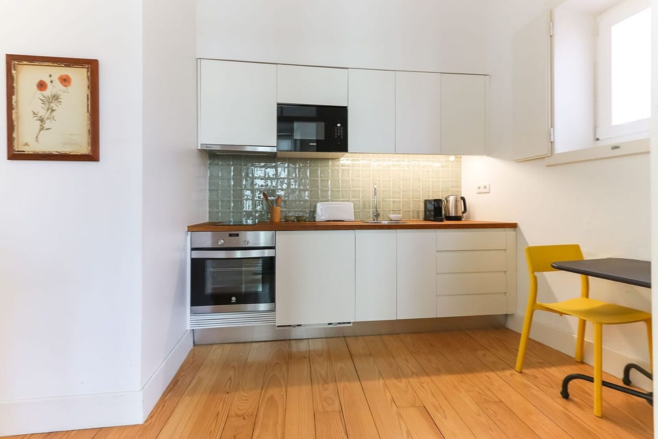 Microwave, oven, coffee/tea maker, electric kettle