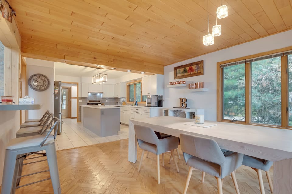 House (6 Bedrooms) | Interior