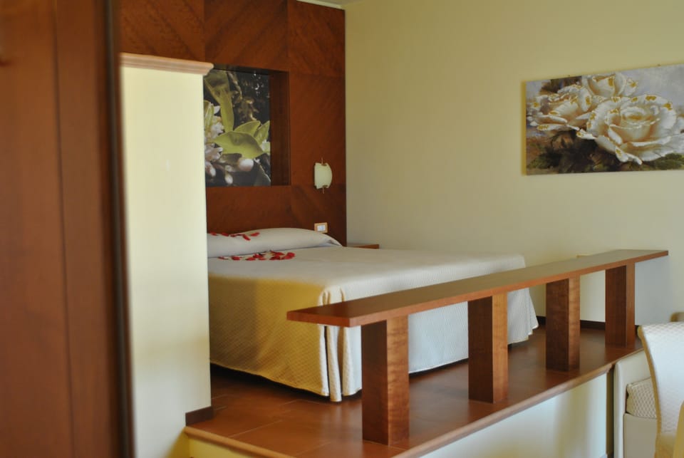Deluxe Double Room | Premium bedding, minibar, in-room safe, desk