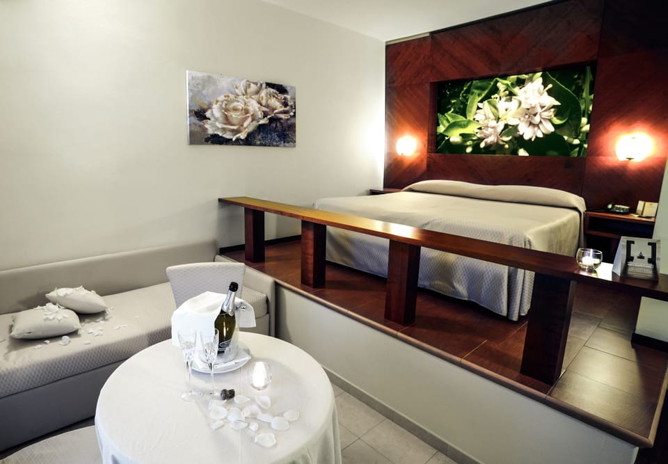 Deluxe Double Room | Premium bedding, minibar, in-room safe, desk