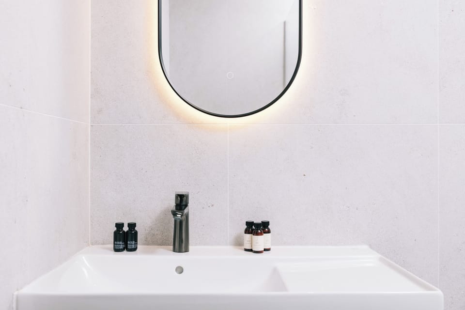 Superior Studio, Balcony | Bathroom | Shower, rainfall showerhead, free toiletries, hair dryer