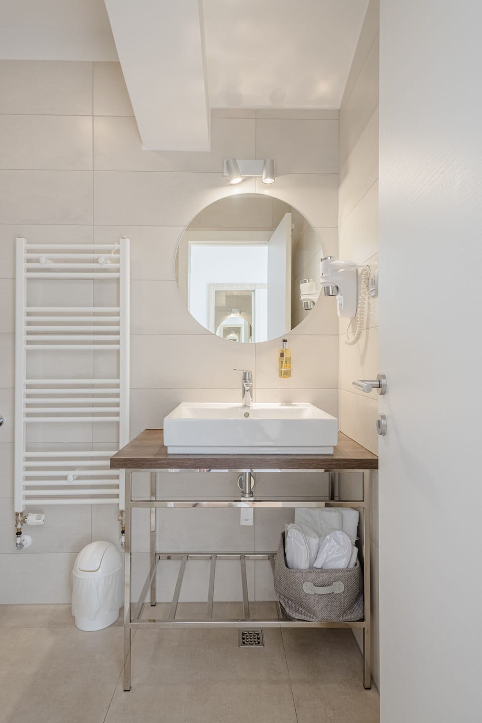 Comfort Double or Twin Room | Bathroom | Shower, free toiletries, hair dryer, bathrobes