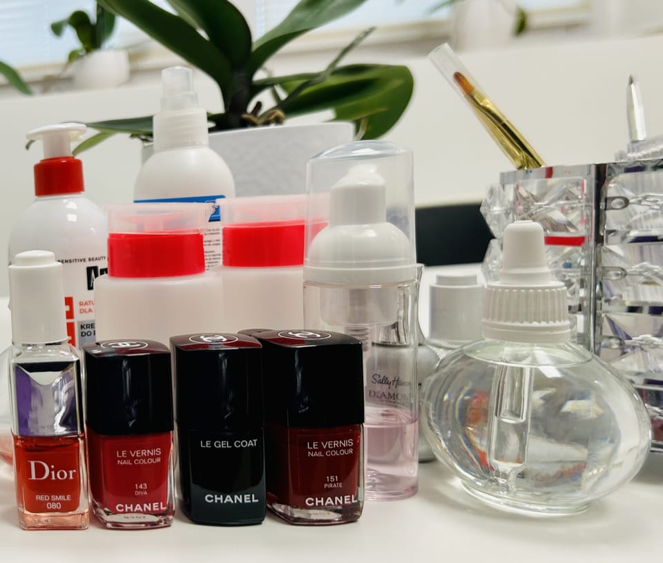 Body treatments, facials, 5 treatment rooms, manicures and pedicures