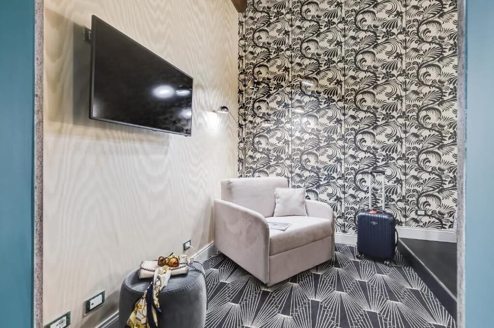 Deluxe Suite | In-room safe, soundproofing, iron/ironing board, free WiFi
